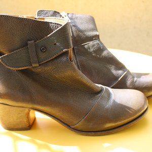Moma ankle  boots - 8.5